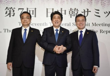 Япон, Хятад болон Өмнөд Солонгосын удирдагчид гурван талын хэлэлцээ хийв