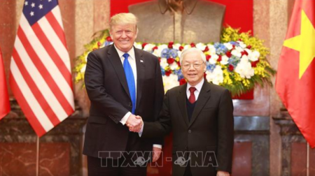 Дональд Трамп Вьетнамын Ерөнхийлөгчтэй уулзжээ