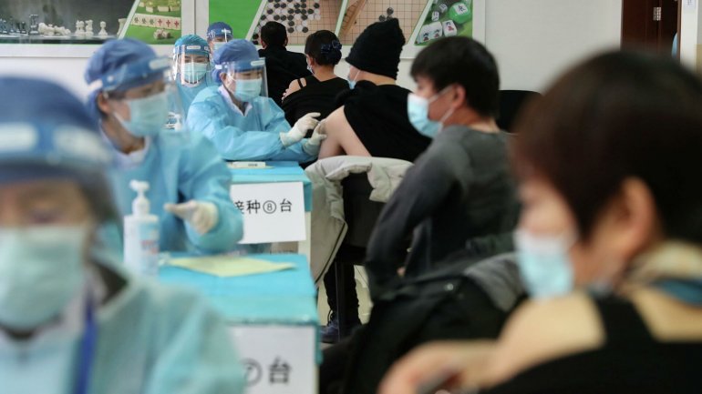 Хятадын хүн амын 85 гаруй хувь нь COVID-19-ийн эсрэг вакцинд бүрэн хамрагджээ